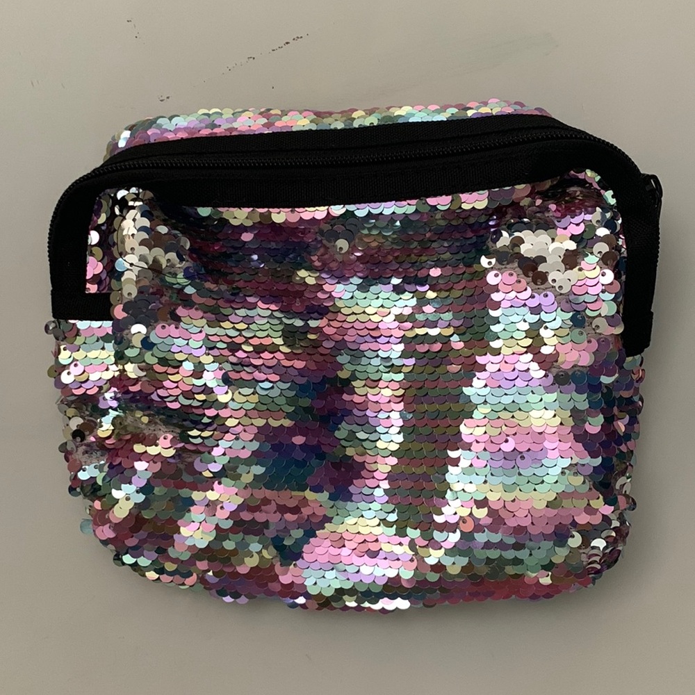 makeup bag with flippy sequins